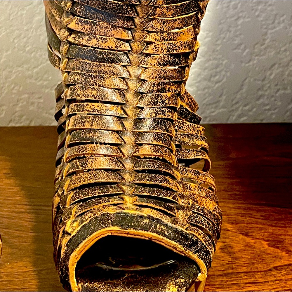 Sbicca platform leather sandal size 6